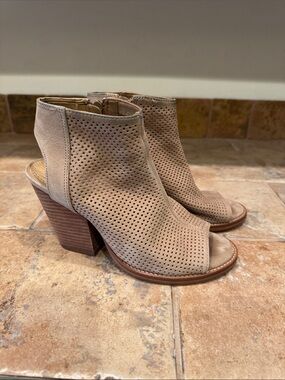 Gianni Bini Maxed Out Peep Toe Suede Bootie Heels 6 $90!